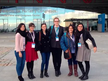 Equipo del Laboratorio de Epidemiología Molecular del VIH-1. Servicio de Microbiología del Hospital Ramón y Cajal-IRYCIS. De izquierda a derecha: Carolina Fernández, Patricia Rojas, Patricia Álvarez, Teresa Llácer, África Holguín y Esther Torrecilla. Equipo del Laboratorio de Epidemiología Molecular del VIH-1. Servicio de Microbiología del Hospital Ramón y Cajal-IRYCIS. De izquierda a derecha: Carolina Fernández, Patricia Rojas, Patricia Álvarez, Teresa Llácer, África Holguín y Esther Torrecilla.