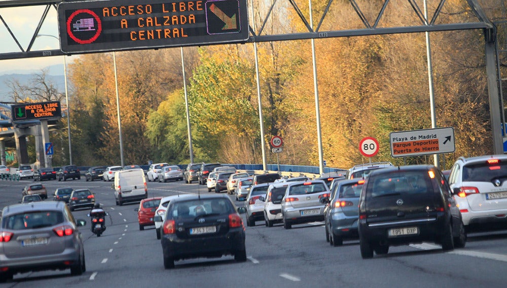 Tráfico en una carretera de entrada a Madrid