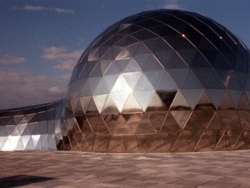  Cúpula del Planetario de "CosmoCaixa", ahora sede del Museo Nacional de Ciencia y Tecnología
