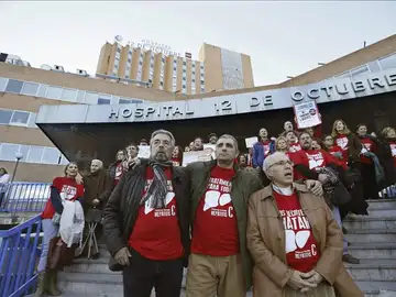 Afectados por hepatitis C marchan a La Moncloa para pedir fármacos para todos Afectados por hepatitis C marchan a La Moncloa para pedir fármacos para todos