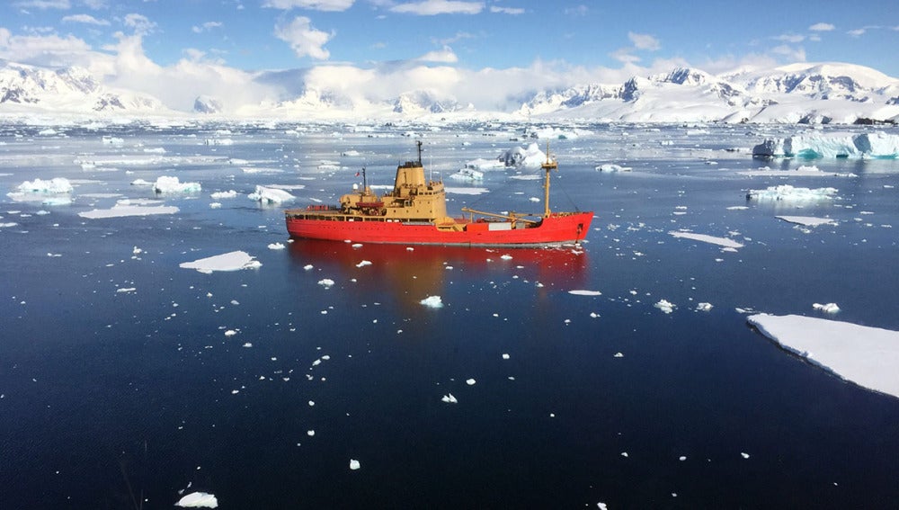 Finaliza campaña antártica de la        armada de Chile (02-04-2015)           