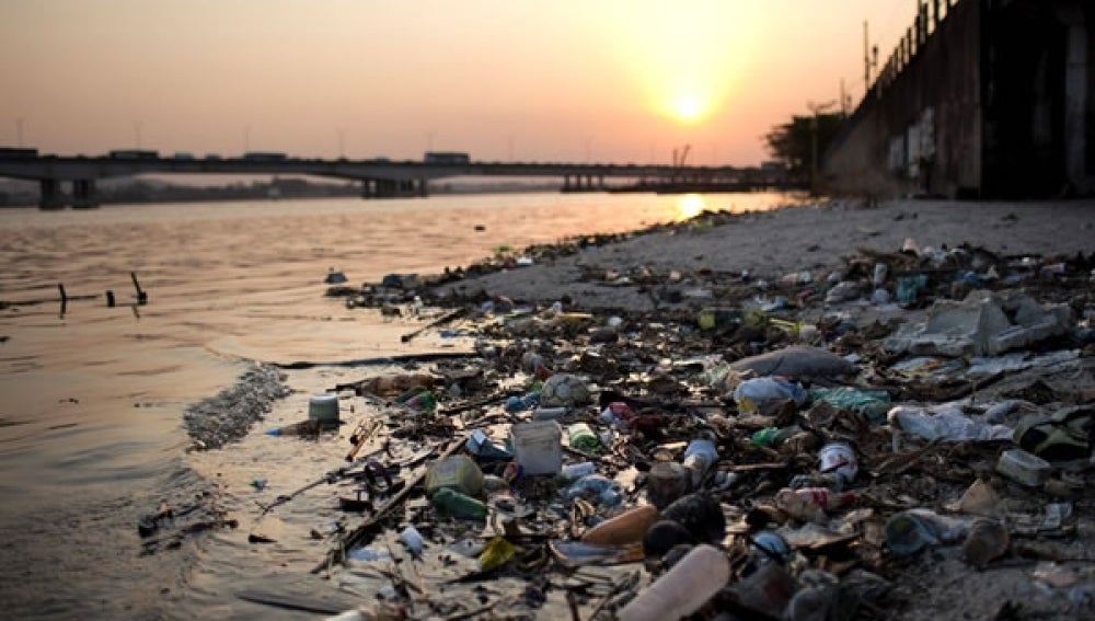 Voluntarios de todo el mundo se unen al 'Día Internacional de la Limpieza de Playas'