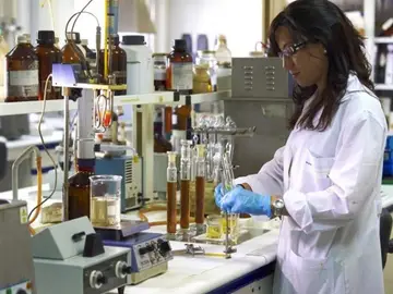 La industria farmacéutica invirtió 949 millones en investigación en 2014 La industria farmacéutica invirtió 949 millones en investigación en 2014