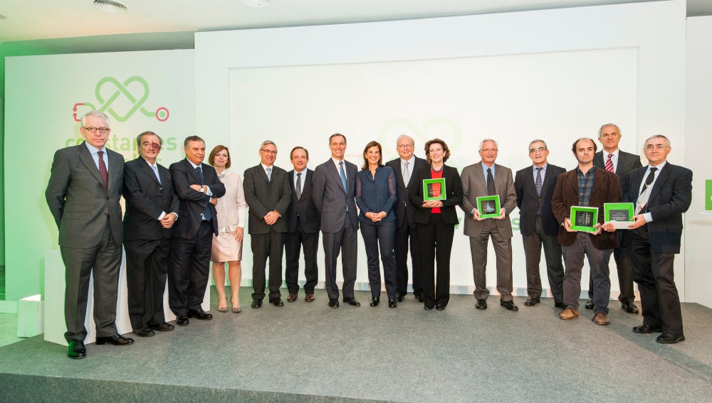 Foto de grupo con los premiados de la I edición de los Premios Constantes y Vitales