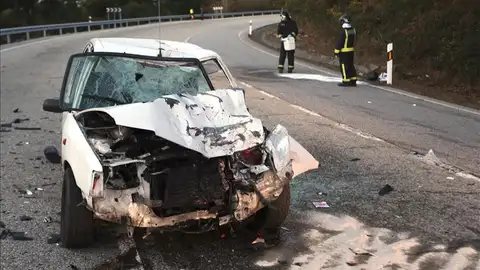 Un turismo tras uno de los accidentes de este fin de semana Un turismo tras uno de los accidentes de este fin de semana