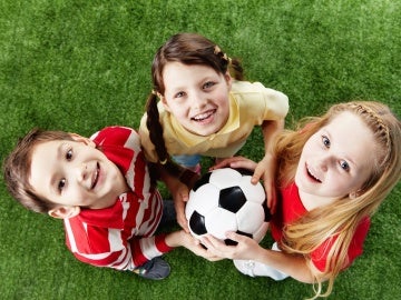 Niños haciendo deporte Niños haciendo deporte