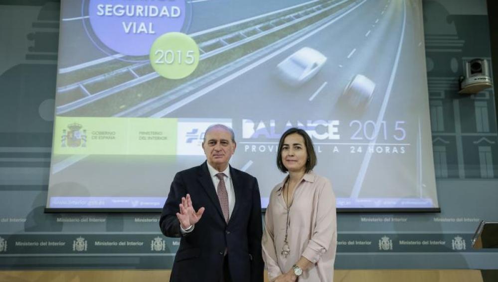 Jorge Fernández y María Seguí, directora general de la DGT