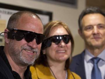 Tres pacientes invidentes recuperan parte de la visión gracias a una prótesis de retina 
