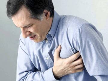 ¿Cuáles son los síntomas de una angina de pecho?