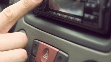 Sintonizar la radio del coche es una de las distracciones más frecuentes