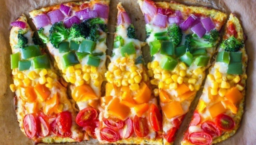 Aprendemos a preparar una receta muy rica y saludable: la pizza Arcoíris