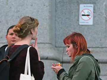 Los jóvenes menores de 21 años no podrán fumar tabaco Los jóvenes menores de 21 años no podrán fumar tabaco