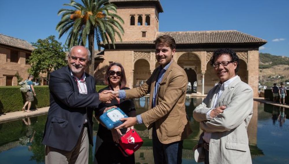 La Alhambra de Granada ya es un espacio público completamente cardioprotegido