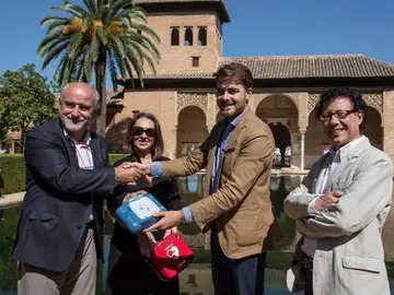 La Alhambra de Granada ya es un espacio público completamente cardioprotegido La Alhambra de Granada ya es un espacio público completamente cardioprotegido