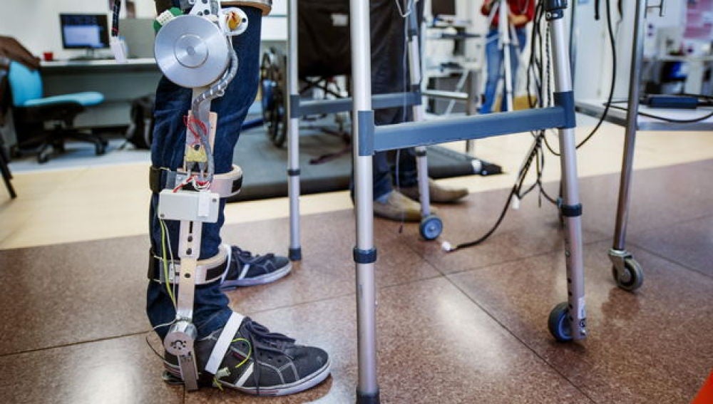 Desarrollan un exoesqueleto robótico para rehabilitar a pacientes que han sufrido un accidente cardiovascular 