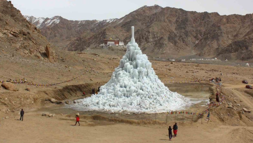 Glaciar artificial creado por Donam Wangchuck