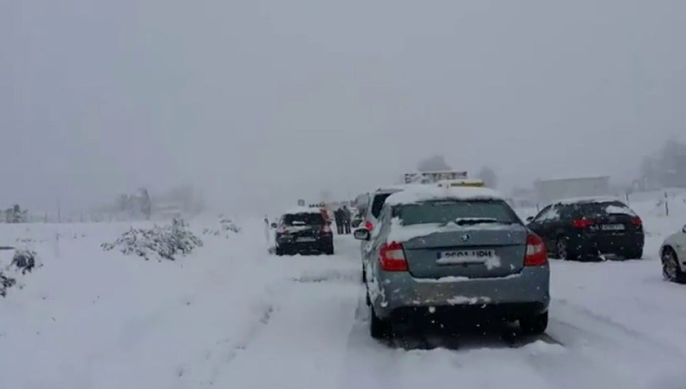 La nieve provoca el caos en las carreteras y líneas ferroviarias del este peninsular