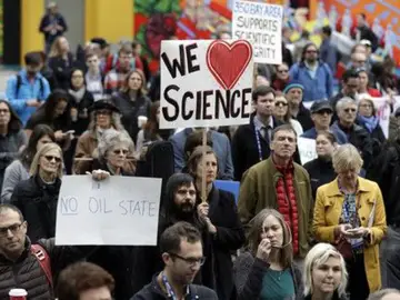 Investigadores de EEUU en contra de Trump por los recortes en investigación Investigadores de EEUU en contra de Trump por los recortes en investigación