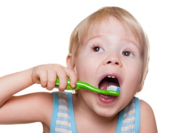 ¿Cómo enseñar a los niños a lavarse los dientes de forma correcta?