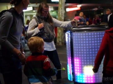 TetraBIN, la papelera que fomenta el reciclaje a través de un videojuego
