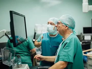 Un médico español posee el único robot que realiza intervenciones de columna vertebral en España Un médico español posee el único robot que realiza intervenciones de columna vertebral en España