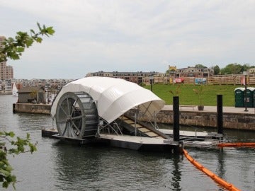 'Mr. Trush Wheel', el barco que limpia la basura de las aguas de Baltimore 'Mr. Trush Wheel', el barco que limpia la basura de las aguas de Baltimore
