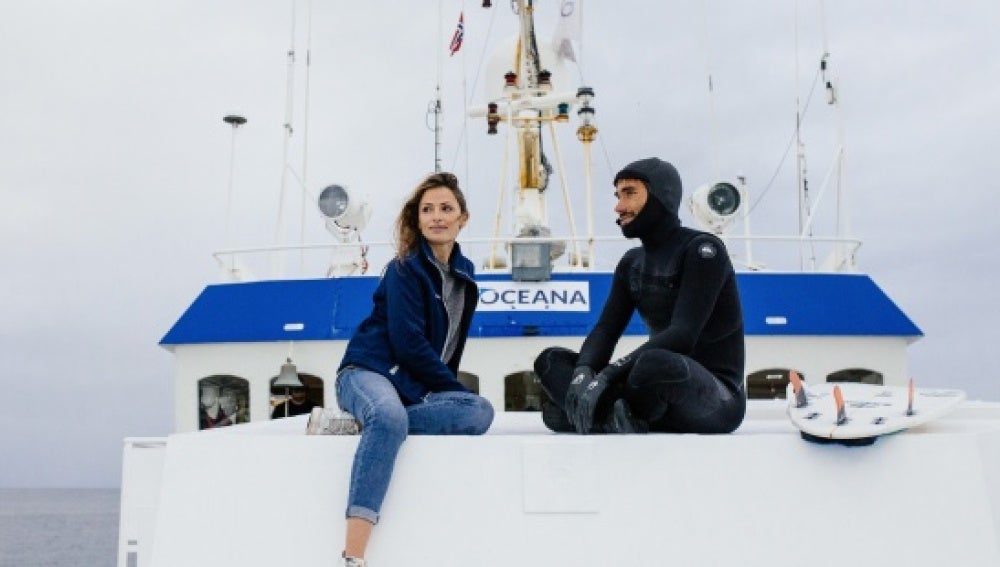 Almudena Fernández y Aritz Aranburu muestran su apoyo a la lucha contra la sobrepesca 