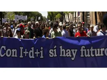 Científicos convocan movilizaciones en varias ciudades para denunciar los recortes en investigación Científicos convocan movilizaciones en varias ciudades para denunciar los recortes en investigación