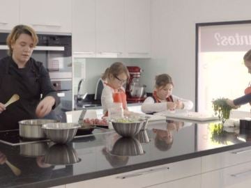 Aprendemos a preparar un saludable plato de espaguetis de calabacín Aprendemos a preparar un saludable plato de espaguetis de calabacín