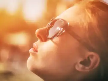 Más del 80 % de casos de melanoma se podrían prevenir tomando menos el sol Más del 80 % de casos de melanoma se podrían prevenir tomando menos el sol