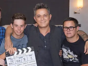 Alejandro Sanz colabora en 'Distintos', un emotivo corto sobre síndrome de Down Alejandro Sanz colabora en 'Distintos', un emotivo corto sobre síndrome de Down