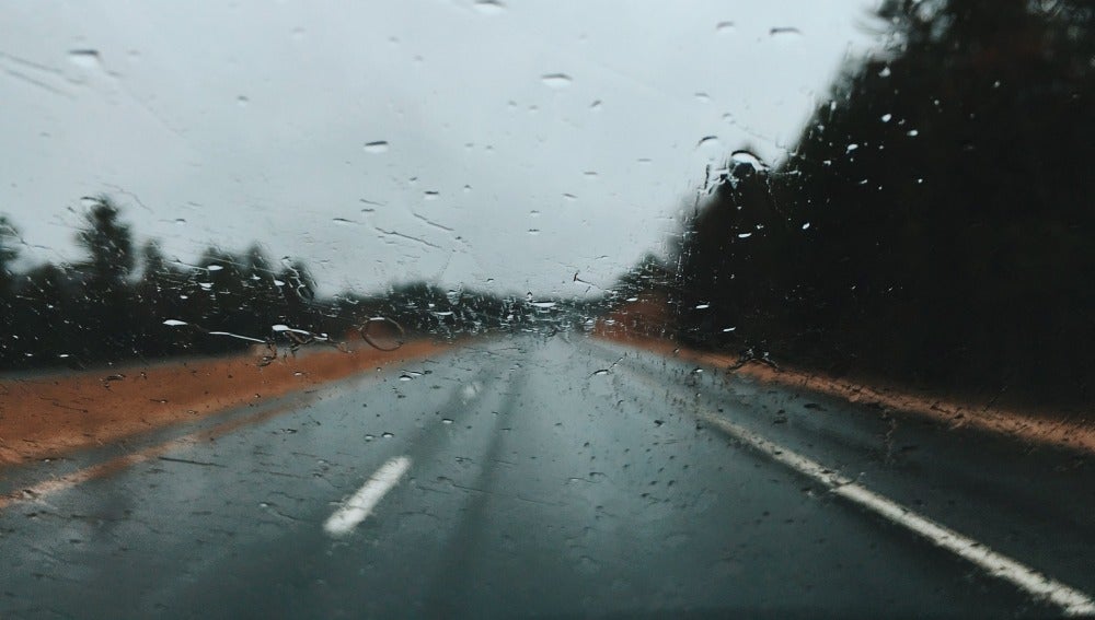 Lluvia en la carretera