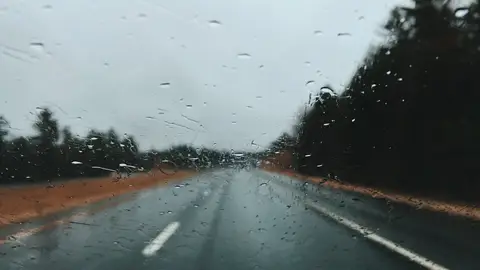 Lluvia en la carretera Lluvia en la carretera
