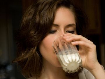 Ahora resulta que lo de beber leche para aprovechar el calcio tampoco es la panacea. Ahora resulta que lo de beber leche para aprovechar el calcio tampoco es la panacea.
