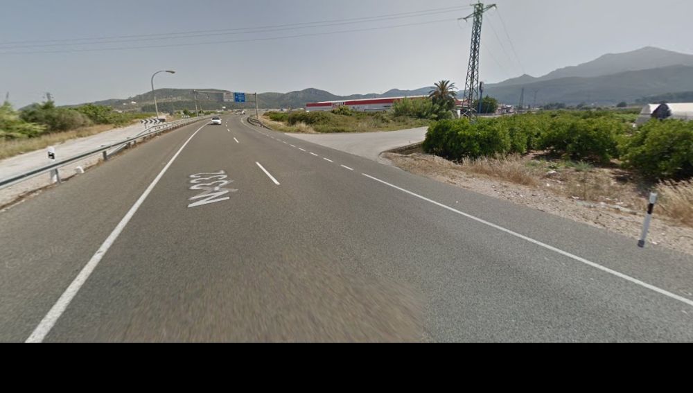 Acceso peligroso a N-332, kilómetro 230, Xeresa (Valencia)