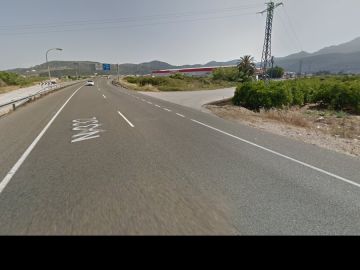 Acceso peligroso a N-332, kilómetro 230, Xeresa (Valencia)
