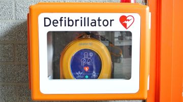 El uso del desfibrilador duplica la supervivencia de las personas que sufren un paro cardíaco El uso del desfibrilador duplica la supervivencia de las personas que sufren un paro cardíaco