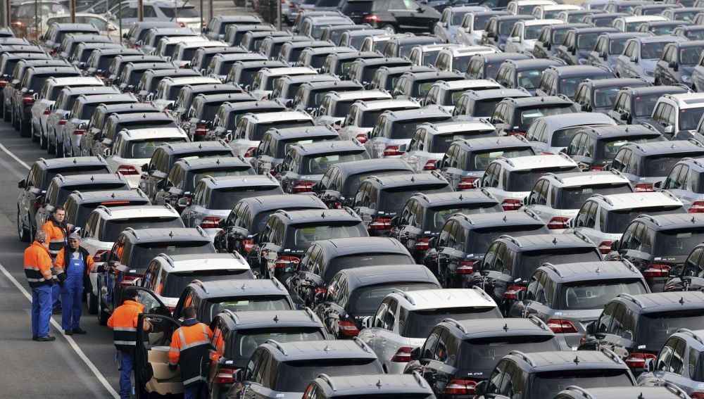 Los fabricantes de automóviles reafirman su compromiso con la seguridad vial pero demandan una mejora de las infraestructuras 