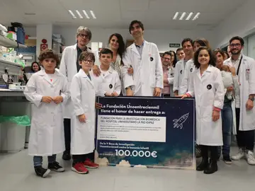 La Fundación Unoentrecienmil entrega 100.000 euros a un oncólogo del Hospital La Paz para investigar en leucemia infantil La Fundación Unoentrecienmil entrega 100.000 euros a un oncólogo del Hospital La Paz para investigar en leucemia infantil