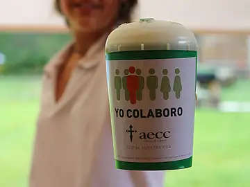 La Asociación Española Contra el Cáncer sale a la calle para pedir un minuto de apoyo a los pacientes con cáncer. La Asociación Española Contra el Cáncer sale a la calle para pedir un minuto de apoyo a los pacientes con cáncer.