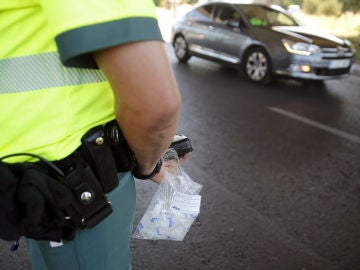 La DGT detecta en dos días más de 2.000 conductores al volante bajo los efectos del alcohol y drogas 
