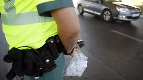 La DGT detecta en dos días más de 2.000 conductores al volante bajo los efectos del alcohol y drogas La DGT detecta en dos días más de 2.000 conductores al volante bajo los efectos del alcohol y drogas