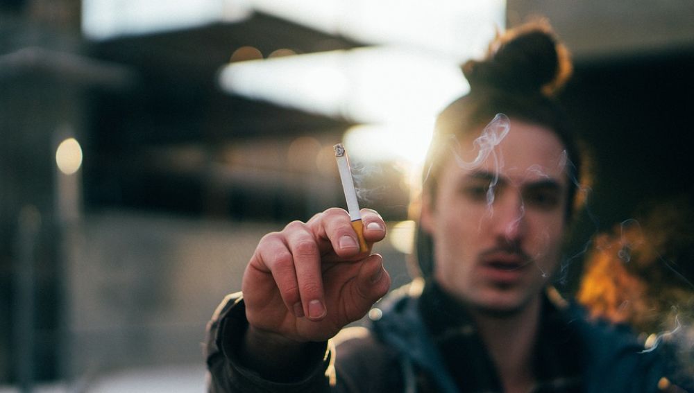Ser fumador pasivo en la niñez aumenta el riesgo de EPOC en la edad adulta