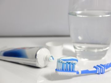 La falta de higiene dental en mayores podría asociarse con problemas respiratorios