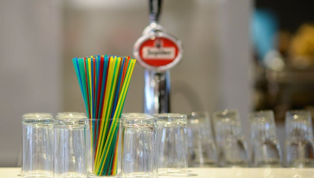 California limitará el uso pajitas de plástico en los restaurantes 