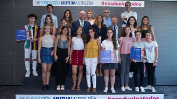 La Fundación Mutua Madrileña premia la creatividad de los estudiantes contra la violencia de género La Fundación Mutua Madrileña premia la creatividad de los estudiantes contra la violencia de género