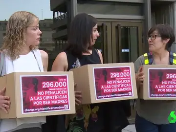 Las científicas españolas piden que no les perjudique la maternidad en su profesión Las científicas españolas piden que no les perjudique la maternidad en su profesión