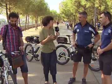 Aprendemos a montar en bici respetando las normas con la Policía Municipal de Madrid 