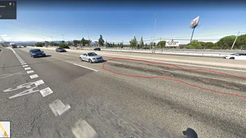 A6 km 21 sentido Madrid con bache grande Todos los viernes paso por este punto kilométrico y todos los viernes me digo a mí mismo que nuestro gobierno no arregla las carreteras y esto se está convirtiendo en un desastre. De hoy no pasa, 7-12-18. Denuncio ese gran bache y anexo foto de julio 18 de google maps donde ya se puede apreciar su estado.