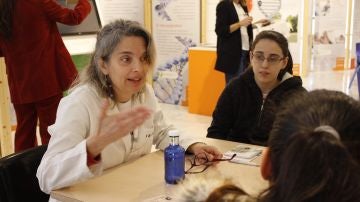 Ocho científicas transmiten a 60 niñas que la ciencia también es cosa de chicas Ocho científicas transmiten a 60 niñas que la ciencia también es cosa de chicas